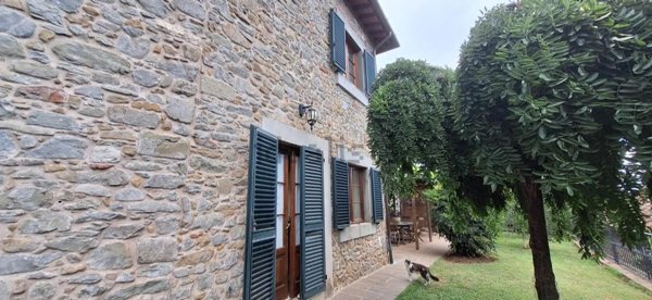 casa indipendente in vendita a Pescaglia
