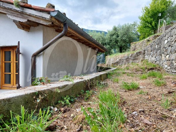 casa indipendente in vendita a Pescaglia