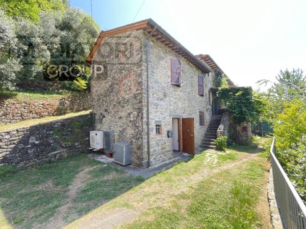 casa indipendente in vendita a Pescaglia