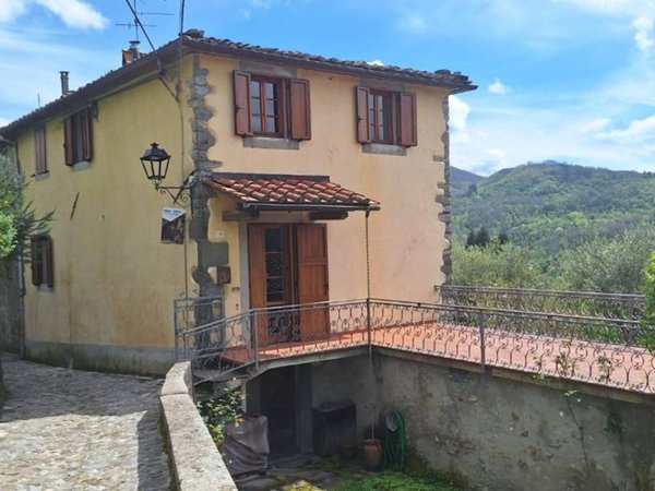 casa indipendente in vendita a Pescaglia
