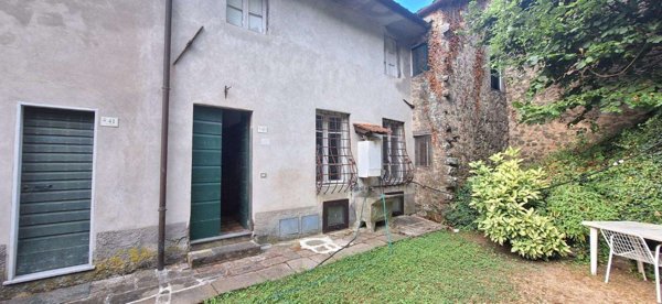 intera palazzina in vendita a Pescaglia in zona Gello