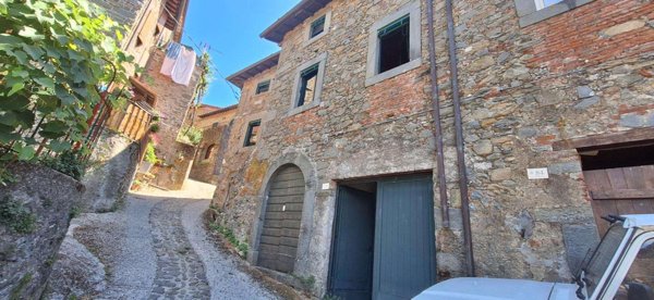 intera palazzina in vendita a Pescaglia