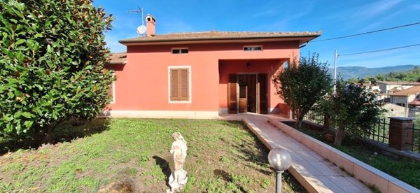 casa indipendente in vendita a Pescaglia