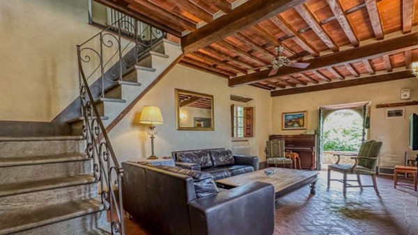 casa indipendente in vendita a Pescaglia