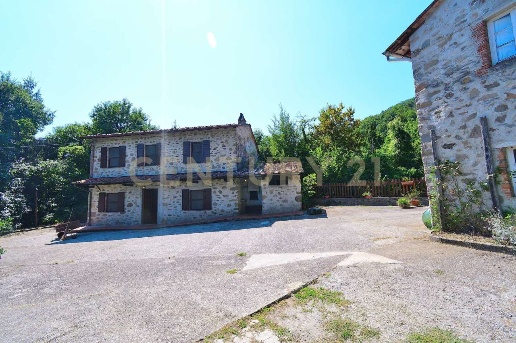 casa indipendente in vendita a Pescaglia in zona Colognora