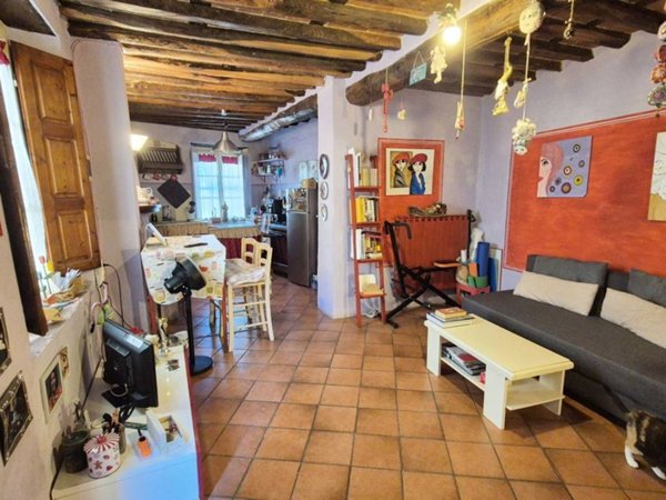 casa indipendente in vendita a Pescaglia in zona Fiano