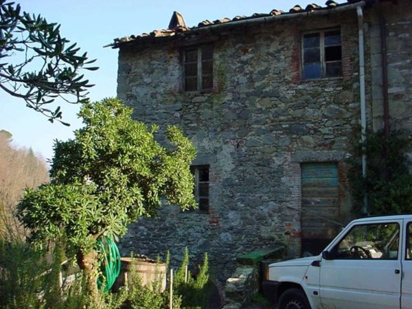 casa indipendente in vendita a Pescaglia in zona Vetriano
