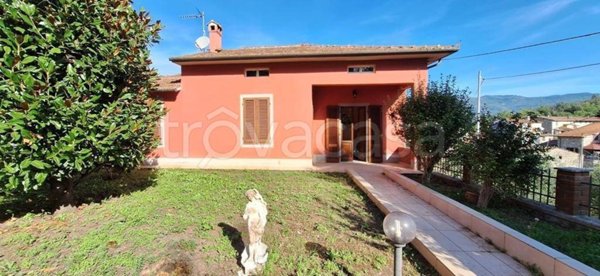 casa indipendente in vendita a Pescaglia