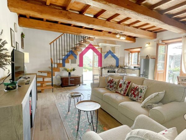 casa indipendente in vendita a Pescaglia in zona Vetriano