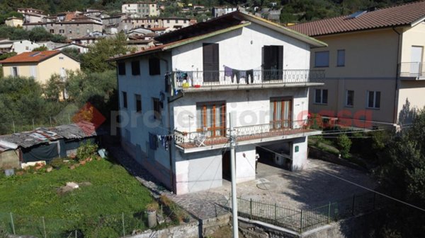 casa indipendente in vendita a Pescaglia