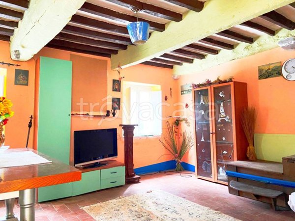 casa indipendente in vendita a Pescaglia