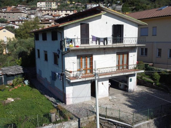 casa indipendente in vendita a Pescaglia