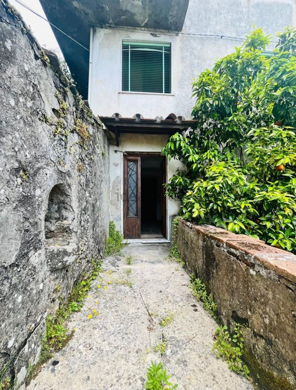 casa indipendente in vendita a Pescaglia