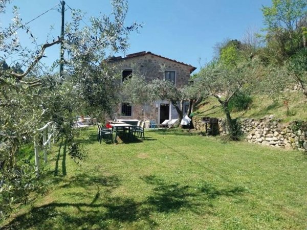 casa indipendente in vendita a Pescaglia