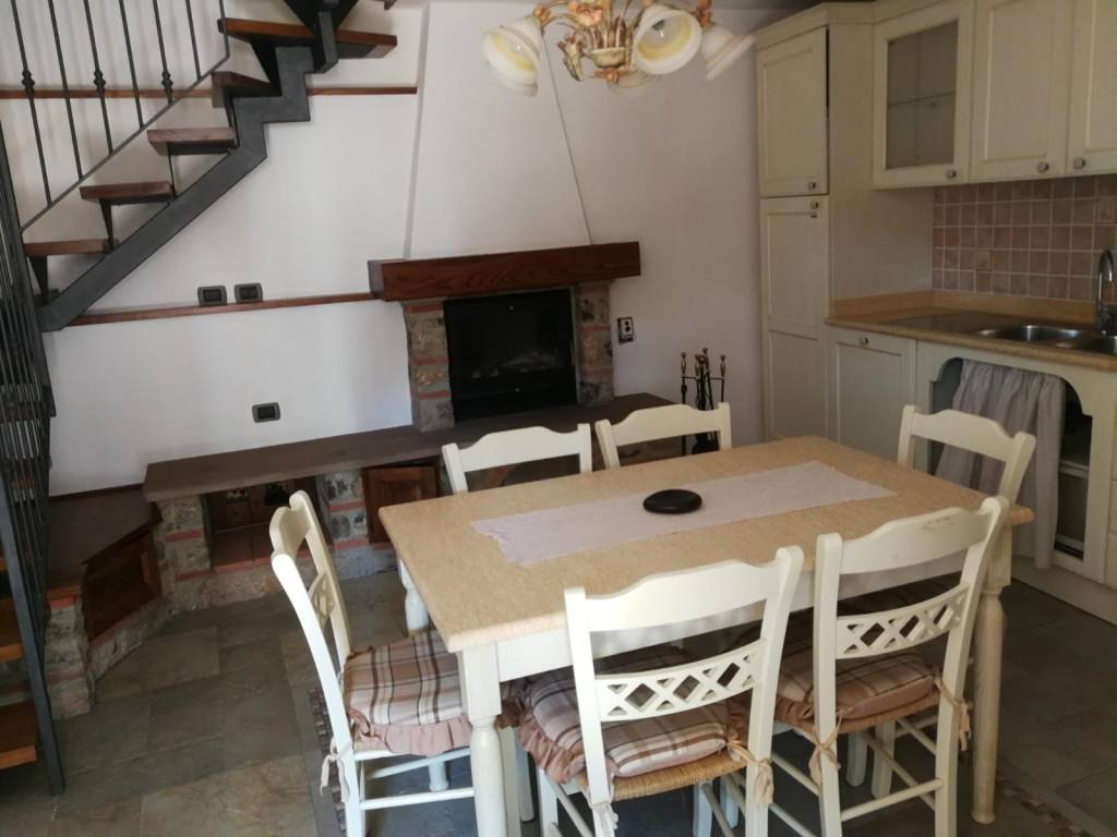 casa indipendente in vendita a Pescaglia in zona Fiano