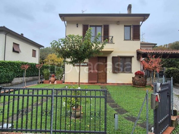 casa indipendente in vendita a Pescaglia in zona Monsagrati