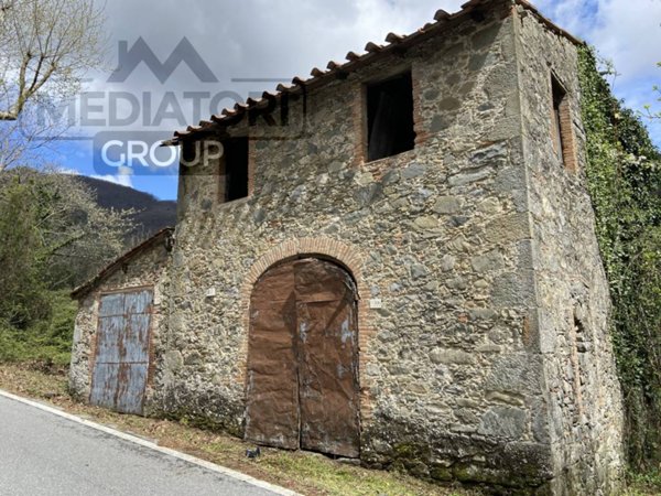 casa indipendente in vendita a Pescaglia