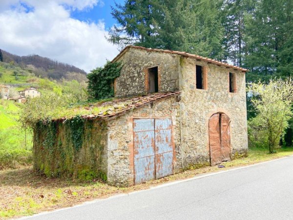 casa indipendente in vendita a Pescaglia