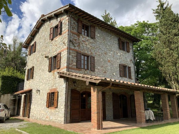 casa indipendente in vendita a Pescaglia