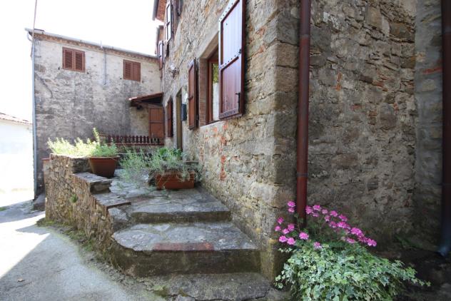 casa indipendente in vendita a Pescaglia