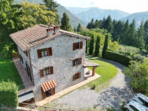 casa indipendente in vendita a Pescaglia