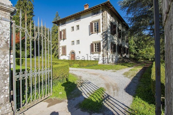 casa indipendente in vendita a Pescaglia