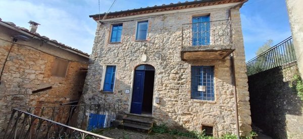 casa indipendente in vendita a Pescaglia