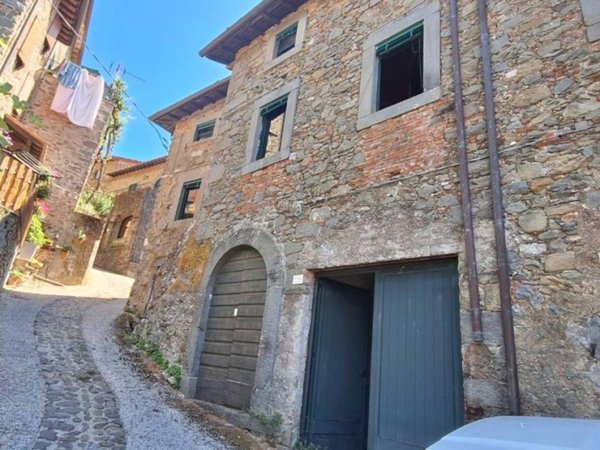 casa indipendente in vendita a Pescaglia