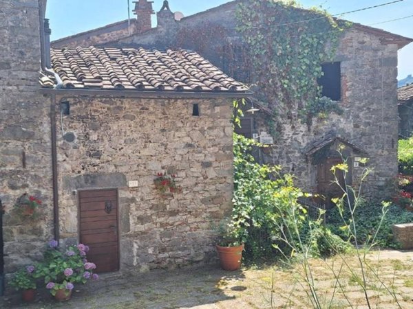 casa indipendente in vendita a Pescaglia