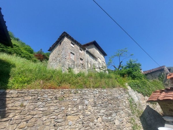 casa indipendente in vendita a Pescaglia