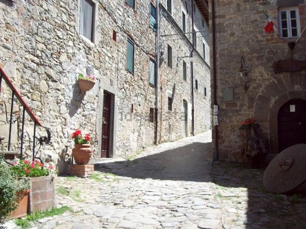 casa indipendente in vendita a Pescaglia in zona Colognora