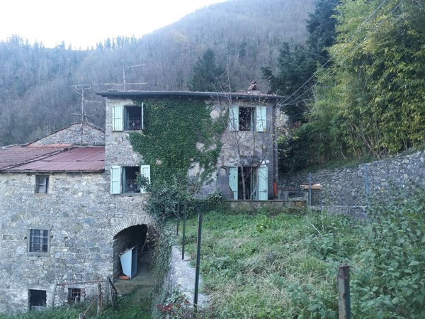 casa indipendente in vendita a Pescaglia