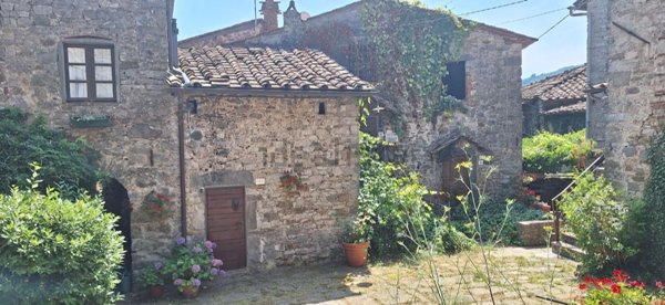 casa indipendente in vendita a Pescaglia