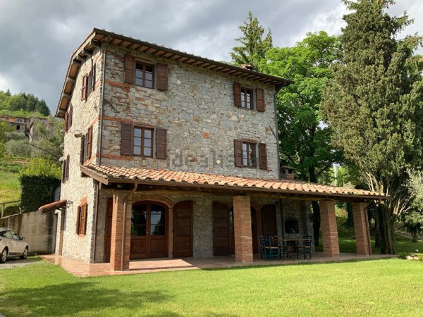 casa indipendente in vendita a Pescaglia in zona Colognora