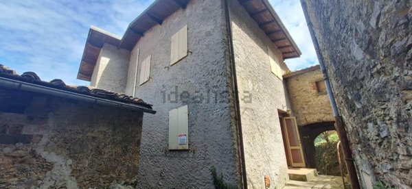 casa indipendente in vendita a Pescaglia