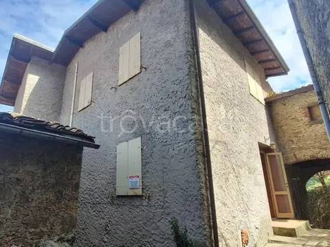 casa indipendente in vendita a Pescaglia