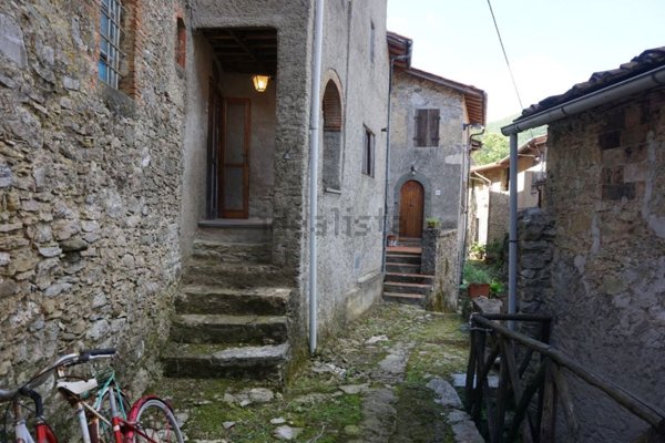casa indipendente in vendita a Pescaglia