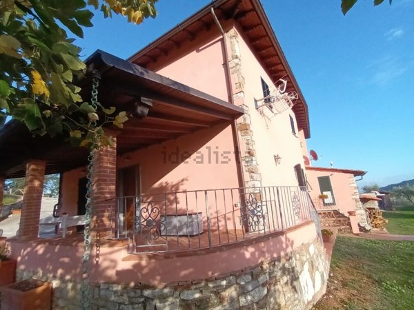casa indipendente in vendita a Pescaglia