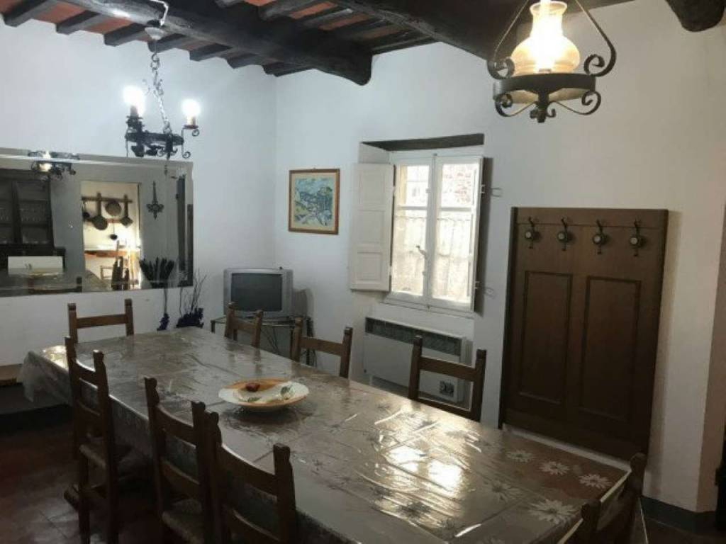 casa indipendente in vendita a Pescaglia