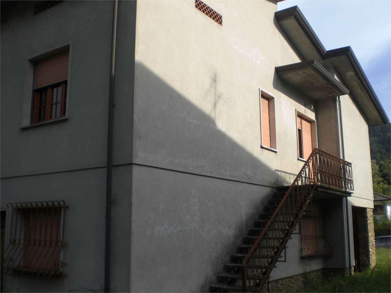 casa indipendente in vendita a Pescaglia