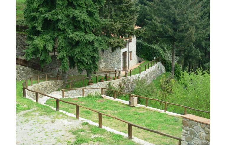 casa indipendente in vendita a Pescaglia in zona Vetriano