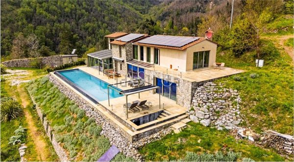 casa indipendente in vendita a Pescaglia