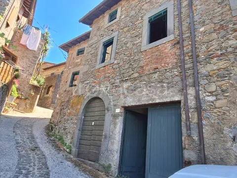 casa indipendente in vendita a Pescaglia