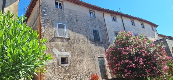 casa semindipendente in vendita a Pescaglia in zona Vetriano
