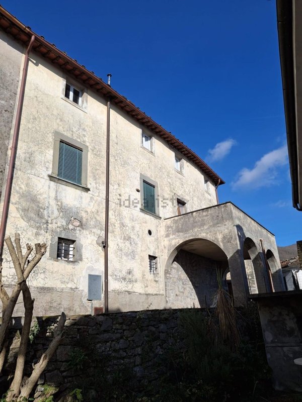 casa semindipendente in vendita a Pescaglia in zona Vetriano