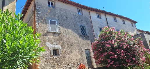 casa indipendente in vendita a Pescaglia in zona Vetriano