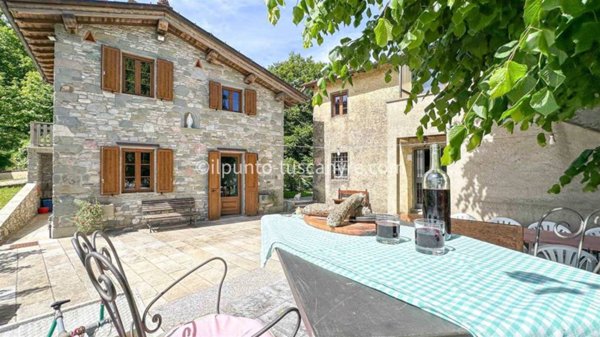 casa indipendente in vendita a Pescaglia