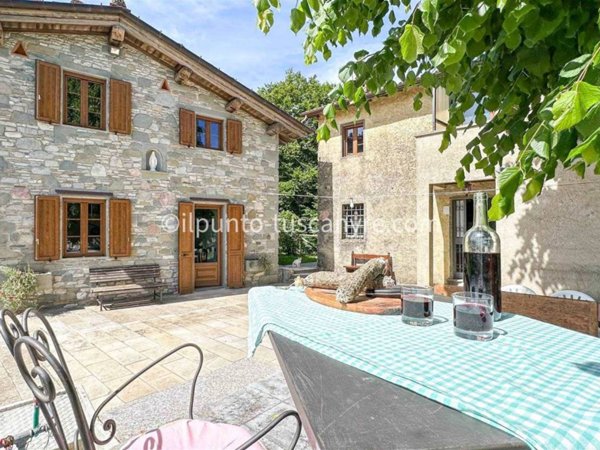 casa indipendente in vendita a Pescaglia