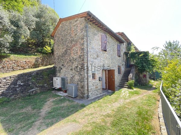 casa indipendente in vendita a Pescaglia
