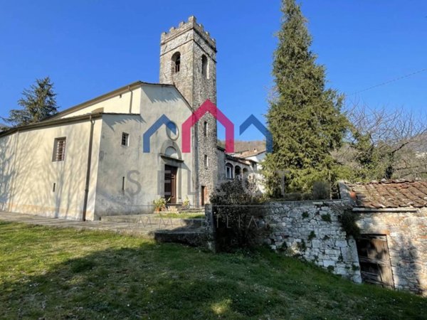 casa indipendente in vendita a Pescaglia in zona Villa a Roggio